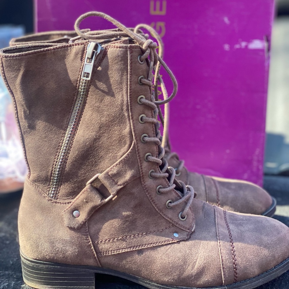 Boots - Picture 2 of 6